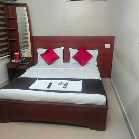 Hotel I-Way Residency Perungudi Madras Buitenkant foto