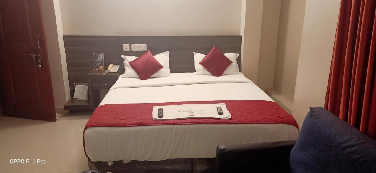 Hotel I-Way Residency Perungudi Madras Buitenkant foto