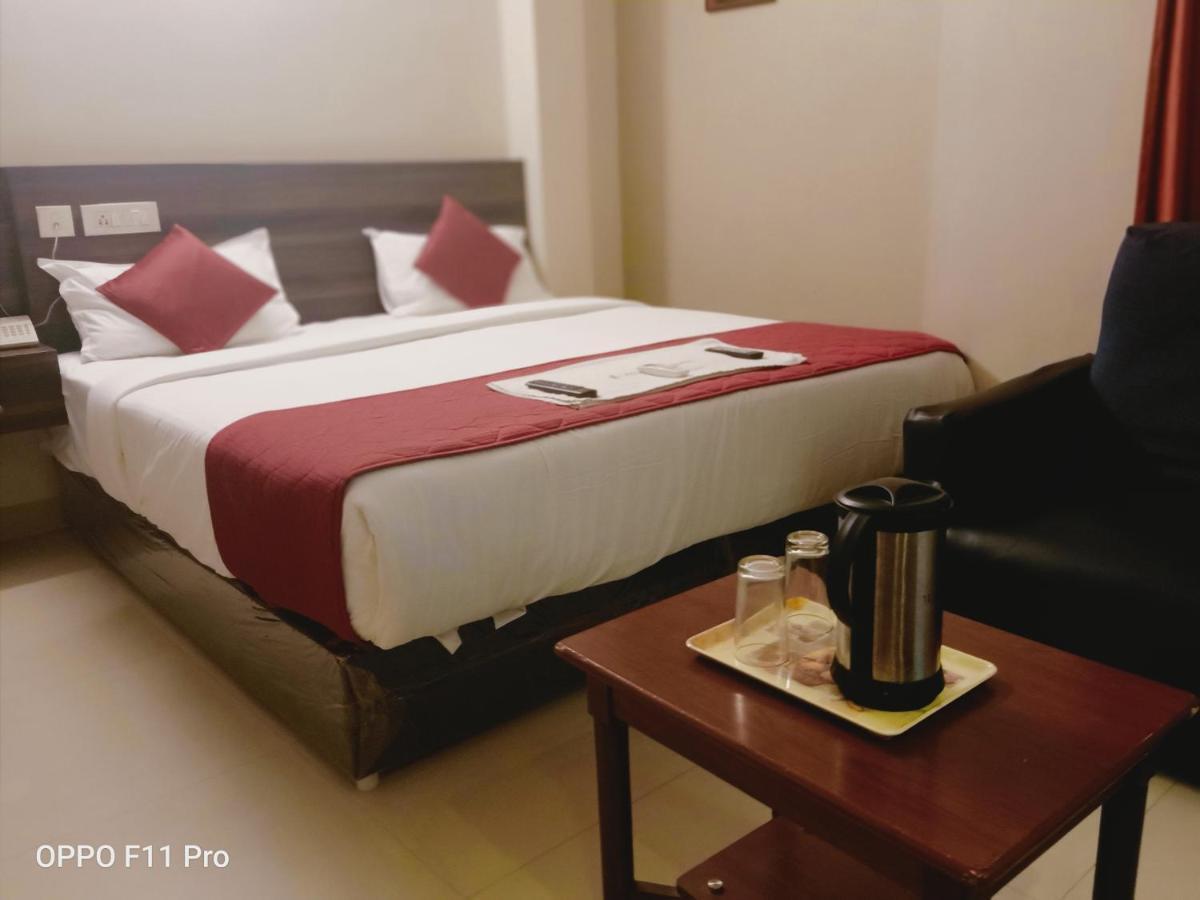 Hotel I-Way Residency Perungudi Madras Buitenkant foto